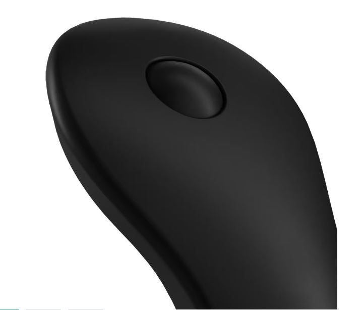 Vista de cerca del Satisfyer Little Secret, enfocando en su diseño ergonómico y su botón de control integrado.