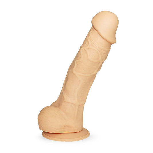 Dildo realista Amon de Camtoyz en posición inclinada, con detalles de venas, glande definido y testículos.