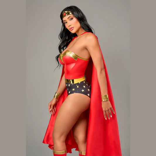 Vista lateral del disfraz Golden Woman para mujer con capa roja, bustier ajustado y accesorios dorados.