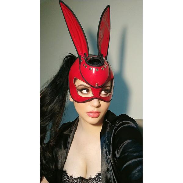 erotica mascara de conejo bondage