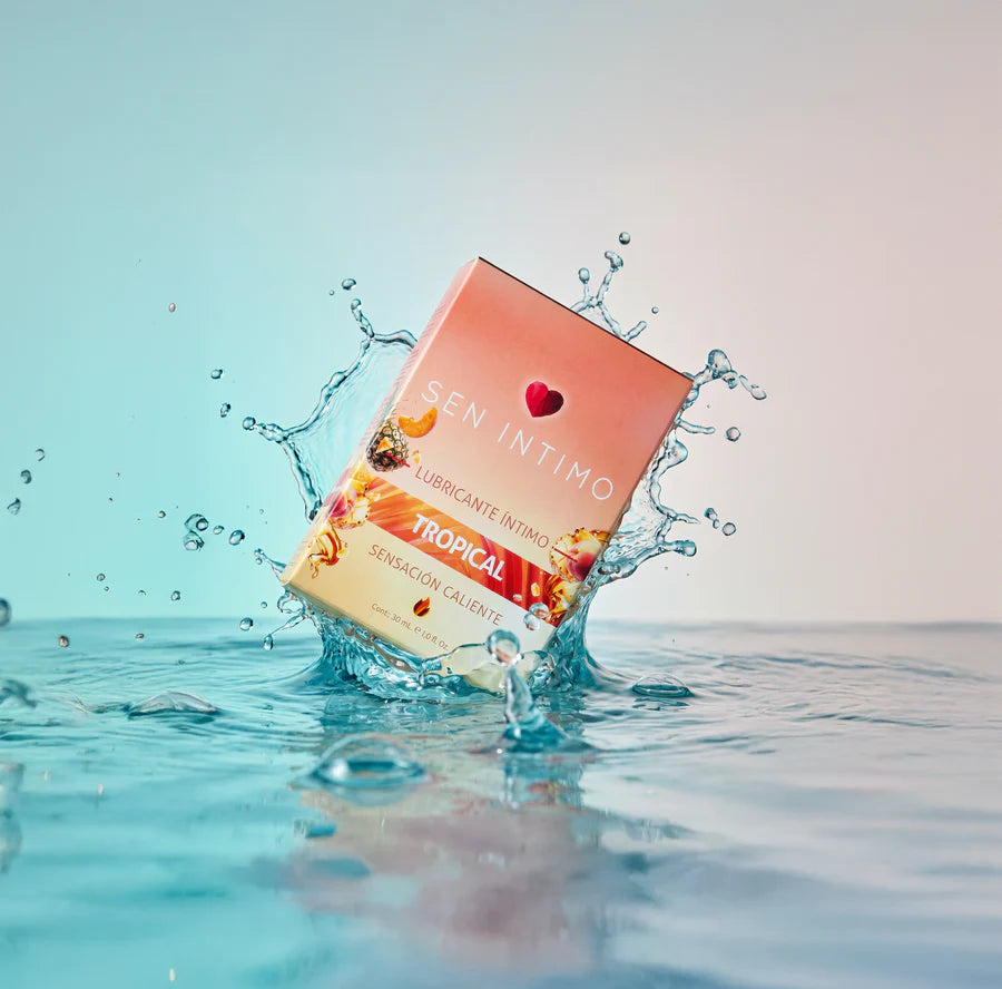 Caja del lubricante íntimo Tropical 30 ml con salpicadura de agua para destacar su fórmula a base de agua.