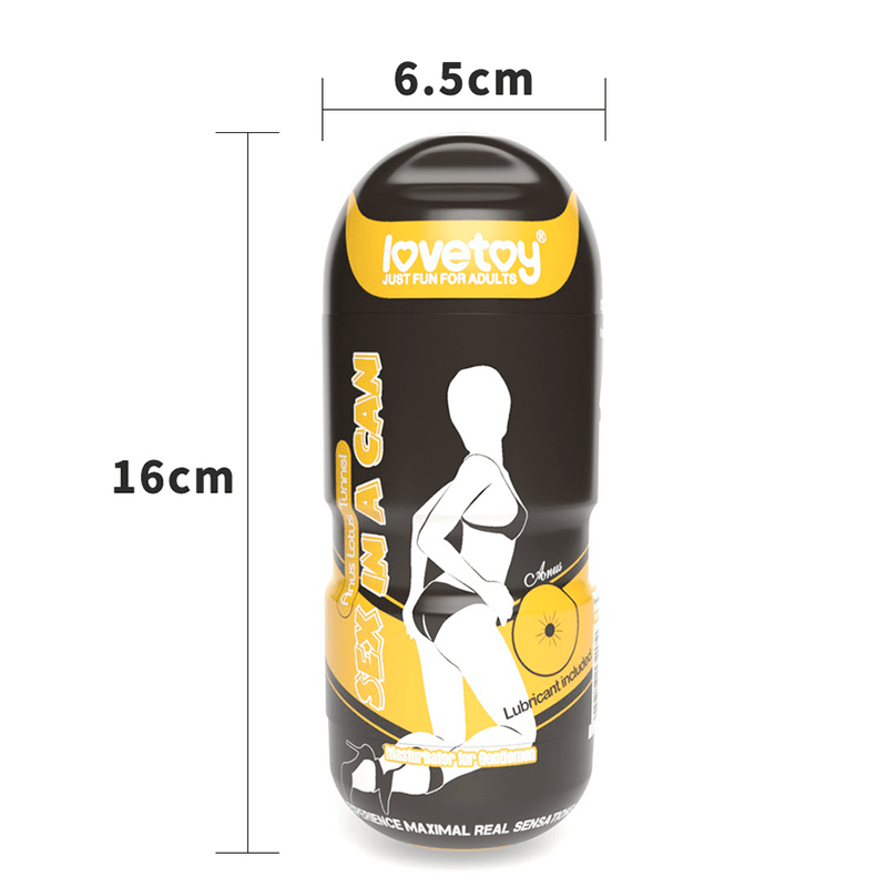 Imagen del empaque de la funda masturbadora, con dimensiones señaladas: 16 cm de largo y 6.5 cm de ancho. El envase es negro con detalles dorados y tiene una ilustración femenina.